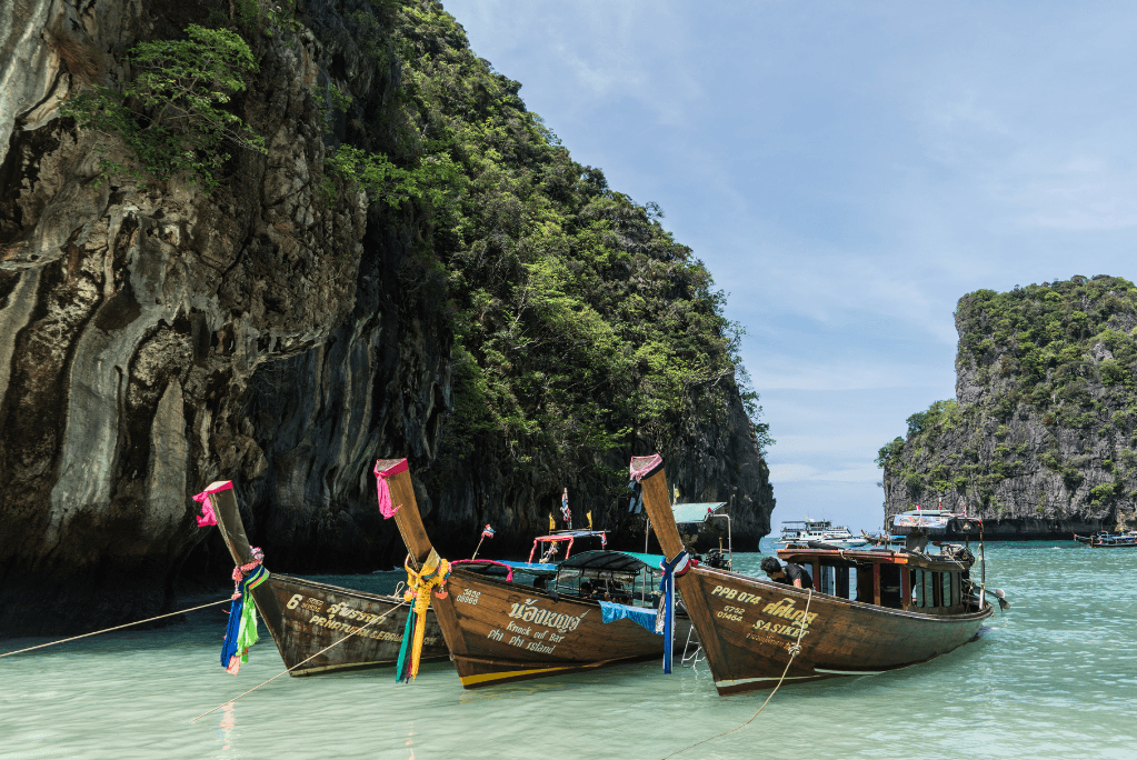 Тропически плаж и курорт, подходящ за почивка с eSIM на Малдиви
